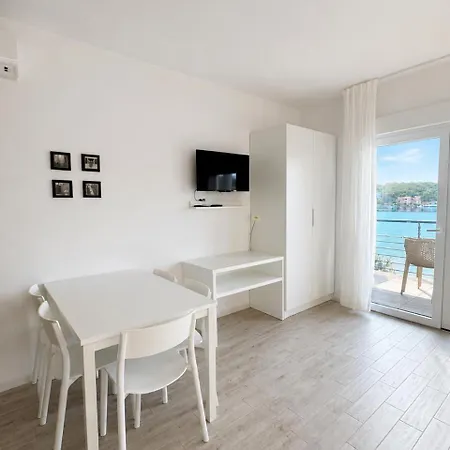 Aparthouse Penelope Supetarska Draga