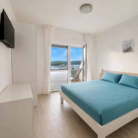 Aparthouse Penelope Supetarska Draga