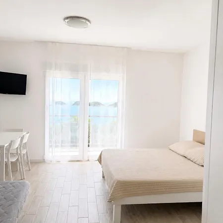 Aparthouse Penelope * Supetarska Draga